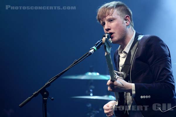 TWO DOOR CINEMA CLUB - 2009-11-07 - PARIS - La Cigale - 